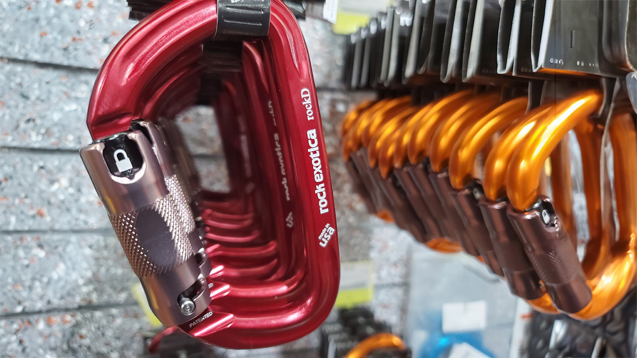 What Kind of Carabiners Do Rope Access Technicians Need?